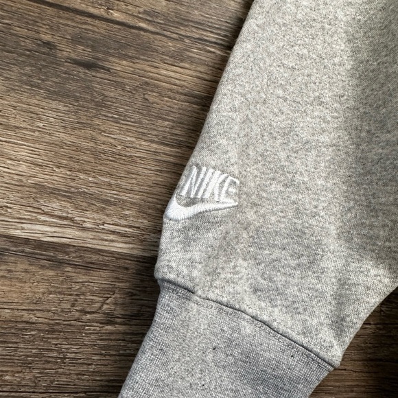 Nike Club Fleece Classic Gray Hoodie with Multicolor Logo Mens Size Small NWT - Picture 4 of 7